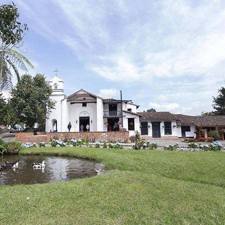 Hotel Club Campestre Hacienda Fizebad Retiro Exterior foto